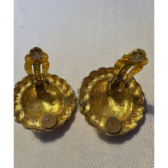Vintage Gold Tone Crest Clip-On Earrings With Rope Edge 1980s Statement Jewelry - Picture 5 of 6